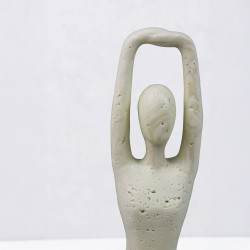 MORPH VI ΔΙΑΚΟΣΜΗΤΙΚΟ ΣΩΜΑ 13x8x21cm RESIN ΜΠΕΖ